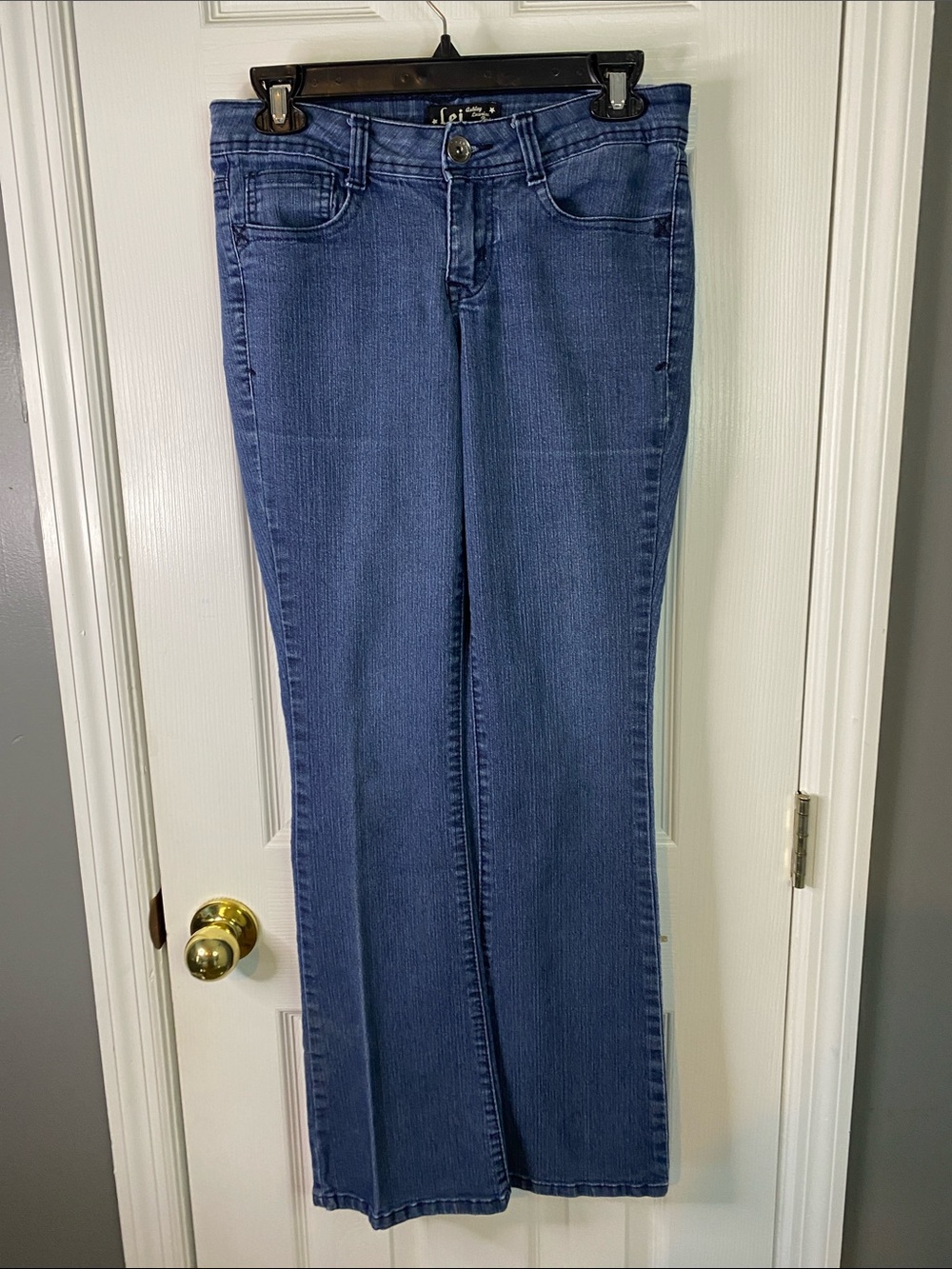 LE I . Women's Mid Blue Stretch Bootcut Jeans Size 5.